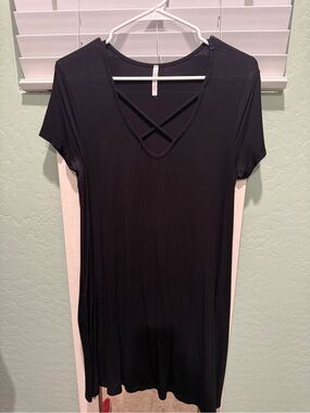 Black V-Neck Crisscross Short Sleeve Dress
